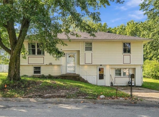 153 Cardinal Circle, Lawson, MO 64062