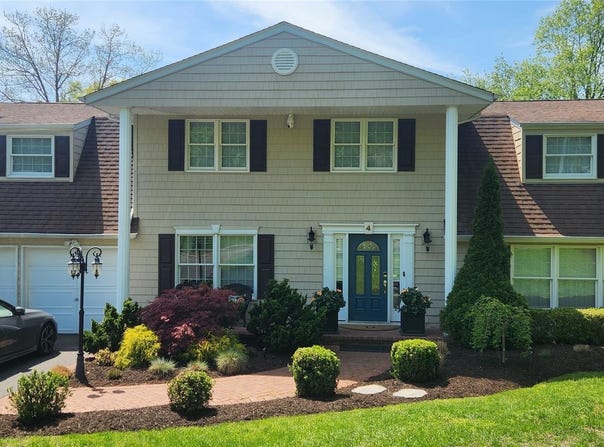 4 Harris Court, Commack, NY 11725
