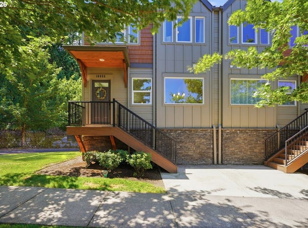 16855 CHAMPION Way, Sandy, OR 97055