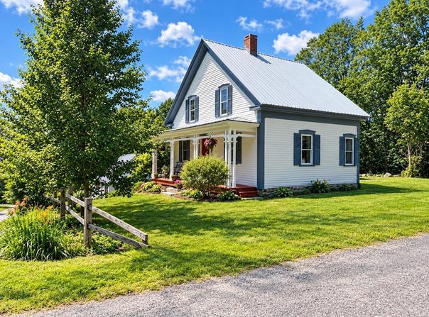136 Village Road, Langdon, NH 03602