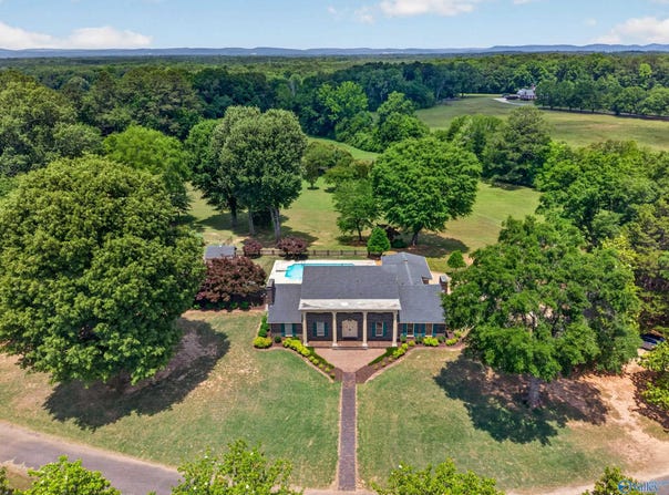 220 Nelson Street, Rainbow City, AL 35906