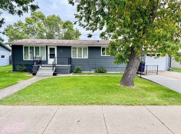 603 2nd St, Maddock, ND 58348