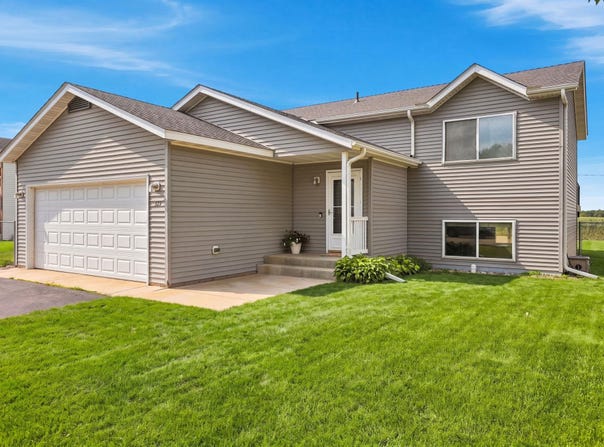 321 Jasmine Lane, Saint Joseph, MN 56374