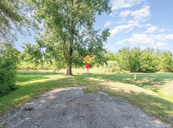 Kenora Drive, Saginaw, MI 48604