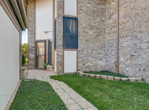 7 Dewberry Court, Bedford, TX 76021