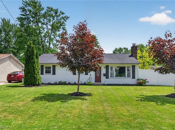 7570 Pinehurst Drive, Mentor on the Lake, OH 44060