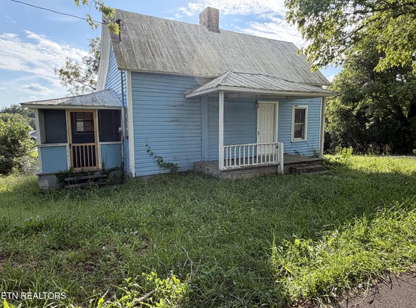 911 Loop Rd, LaFollette, TN 37766