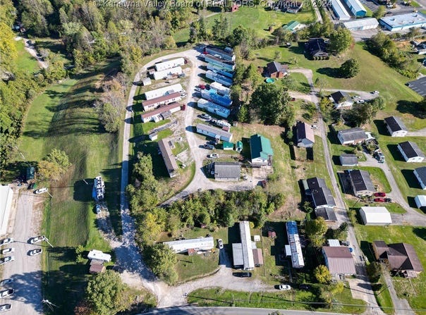 100 Sand Hill Mobile, Charleston, WV 25312