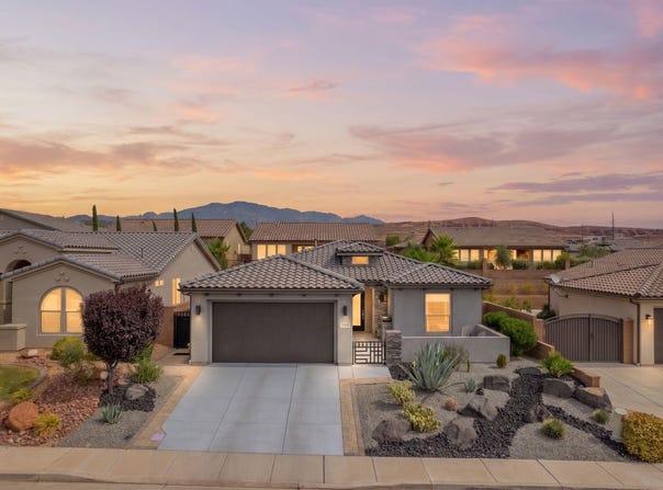 140 W Peridot Dr, Washington, UT 84780