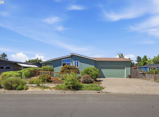 2070 DONNELLY Dr, Springfield, OR 97477