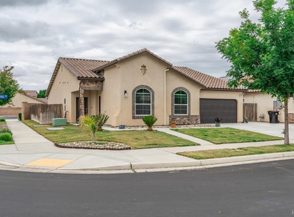 1155 Narwhal, Lemoore, CA 93245