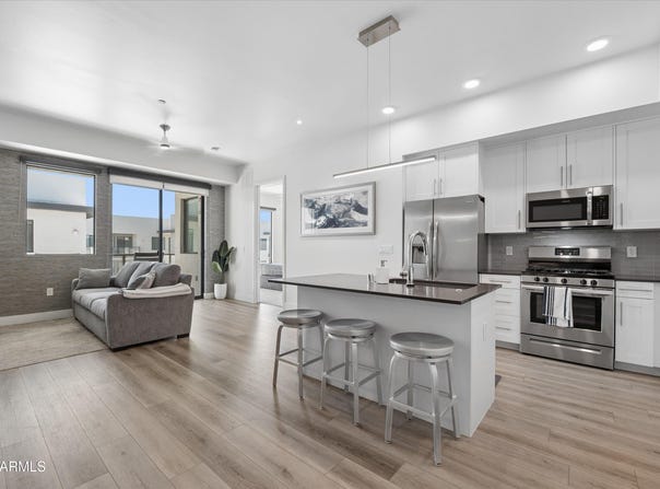 7300 E EARLL Drive, Scottsdale, AZ 85251