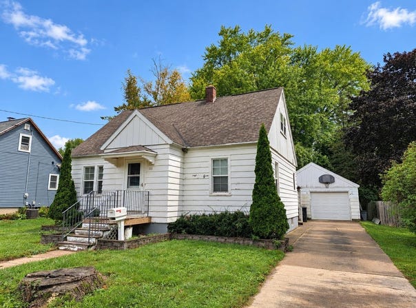 1009 GRAND Street, OSHKOSH, WI 54901