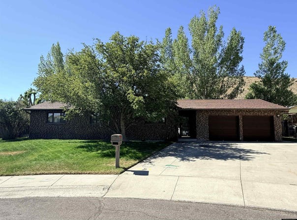 520 Hutton Cir, Green River, WY 82935