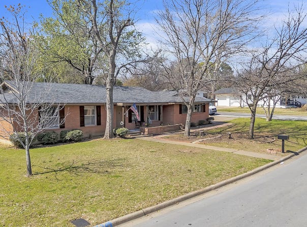 709 Hurstview Drive, Hurst, TX 76053