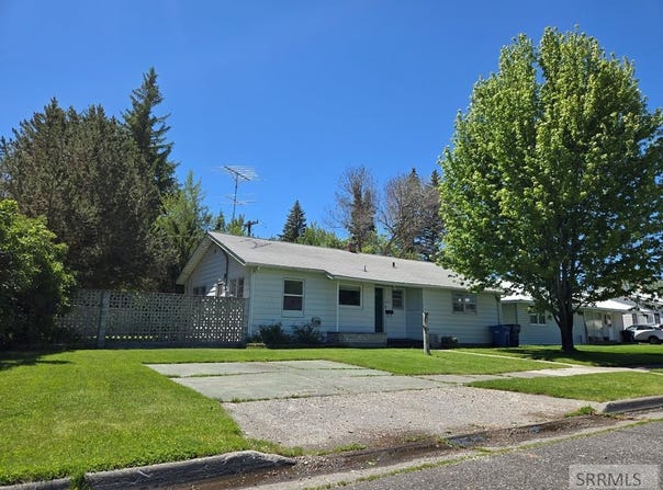 542 E 1st N, St Anthony, ID 83445