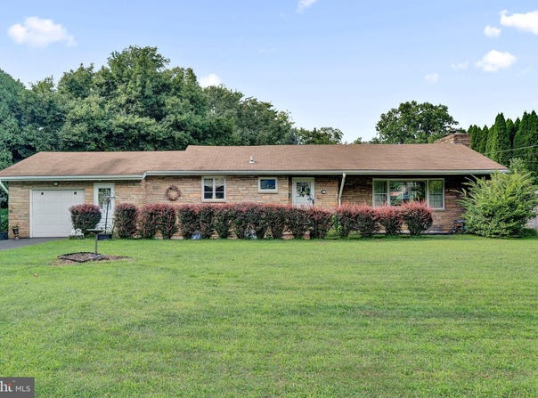 18 DIANE Drive, EWING, NJ 08628