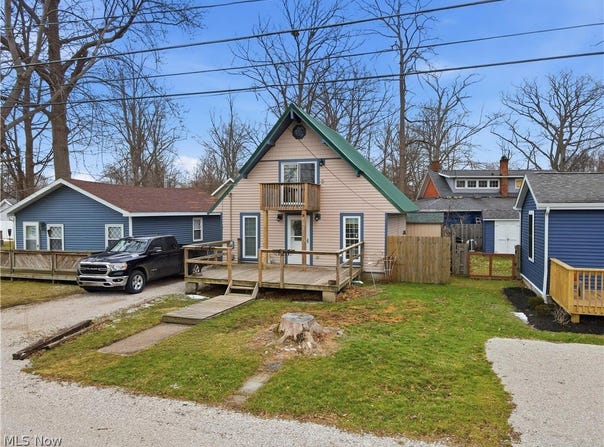 5825 LAKE Road, Ashtabula, OH 44004