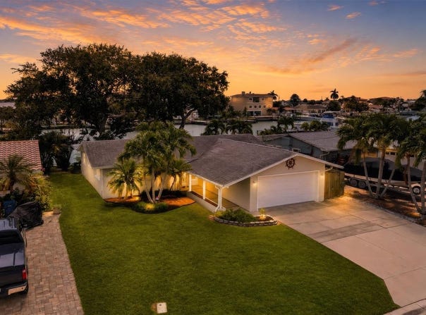 541 LILLIAN Drive, MADEIRA BEACH, FL 33708