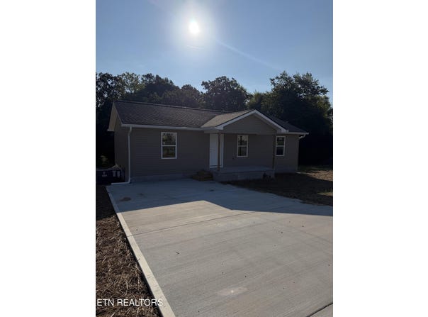 438 Storie Ave, Crossville, TN 38555