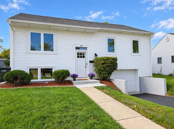 424 Mark Avenue, Glendale Heights, IL 60139