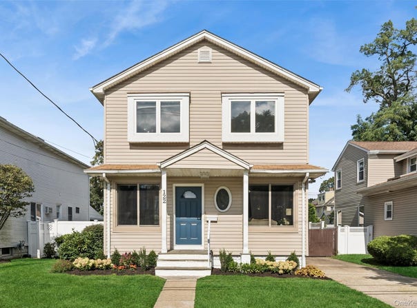 122 Commonwealth Avenue, Merrick, NY 11566