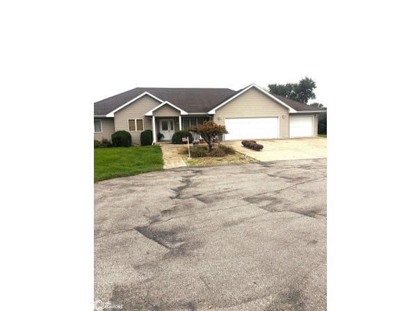 2014 Irvington Road, Algona, IA 50511