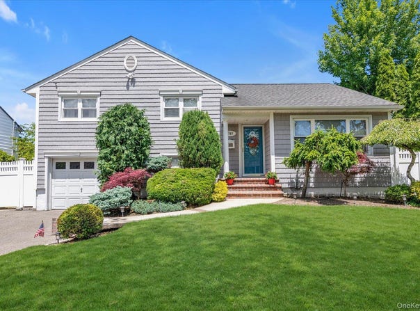 3727 Regent Lane, Wantagh, NY 11793