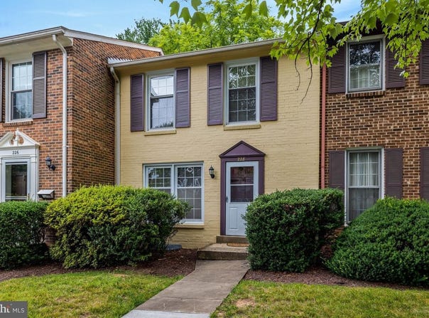 228 COMMONS DR NW, VIENNA, VA 22180