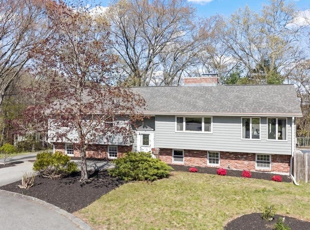 16 Briscoe Street, Woburn, MA 01801