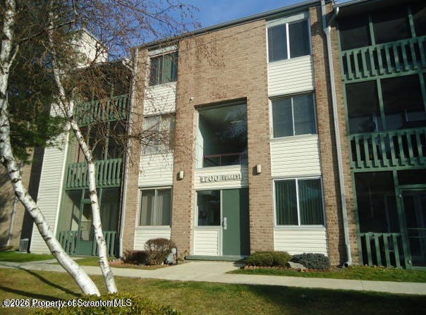 1706 Summit Pointe, Scranton, PA 18508