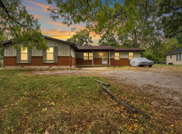202 W Sycamore Street, Nixa, MO 65714