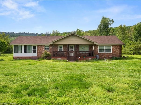 1950 Lake Fort Smith RD, Mountainburg, AR 72946