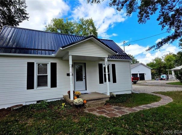 505 N Monroe St, Versailles, MO 65084