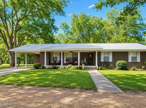 5061 Mississippi 310, Crenshaw, MS 38621