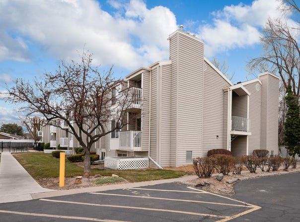 875 E ARROWHEAD Ln S, Murray, UT 84107