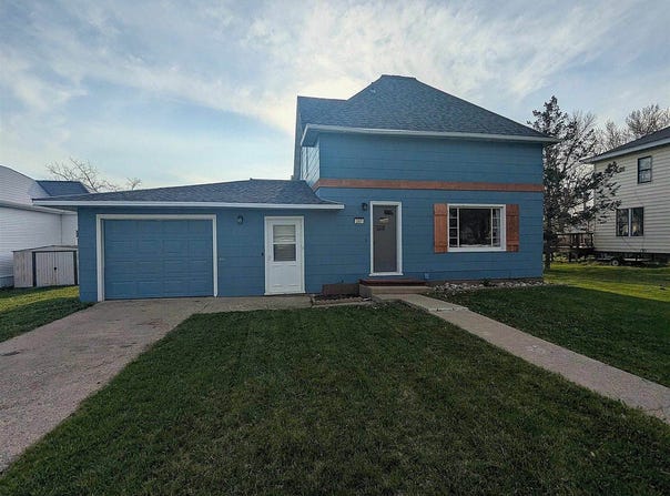 207 2nd Ave NW, Kenmare, ND 58746