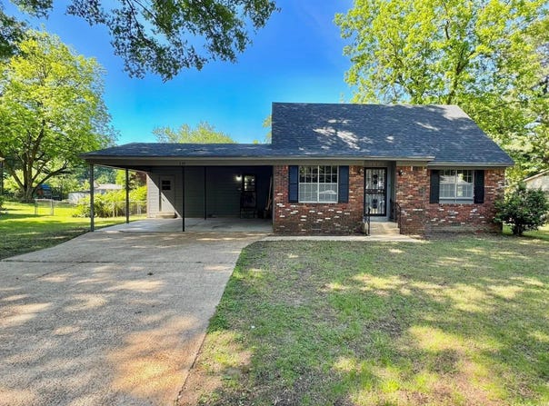 230 Lexington Dr, Forrest City, AR 72335