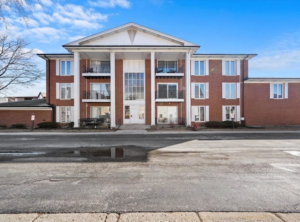 5721 CIRCLE Drive, Oak Lawn, IL 60453