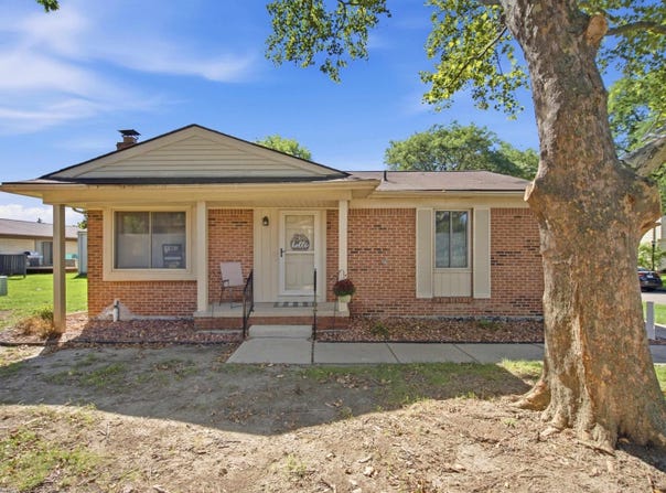2982 Roundtree Drive, Troy, MI 48083