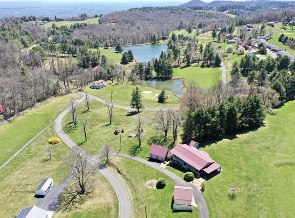 107 Mountain View Dr, Fancy Gap, VA 24328