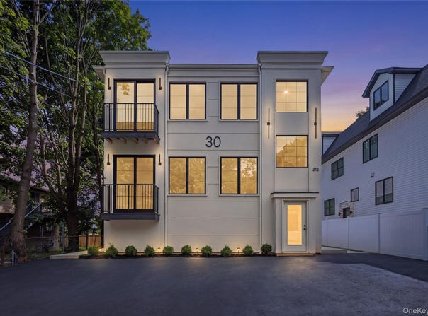 30 E Castle Avenue, Spring Valley, NY 10977