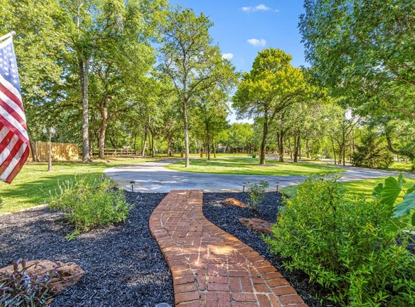 1020 Oak View Drive, Oak Point, TX 75068