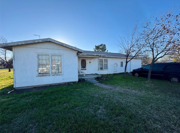 620 5th Street, Hawley, TX 79525