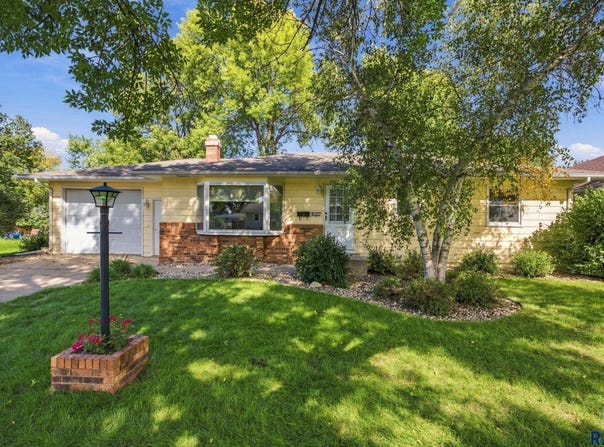 406 Johnson Ave, Baltic, SD 57003-2001