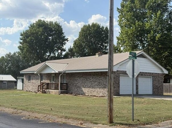 911 E 10th Street, Mountain Grove, MO 65711