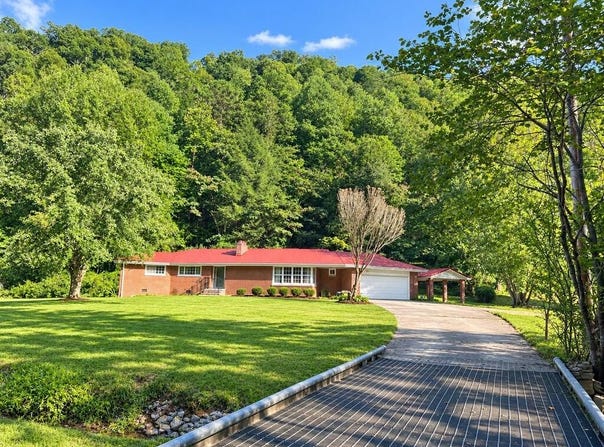 2851 Long Fork Road, Virgie, KY 41572