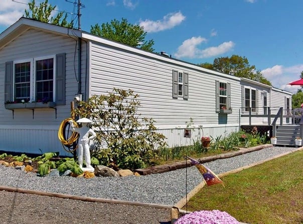 9 Smith Lane, Levant, ME 04456