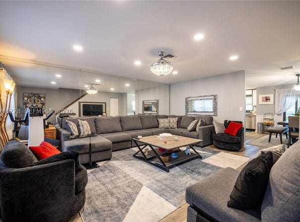 898 NW 47th St, Deerfield Beach, FL 33064