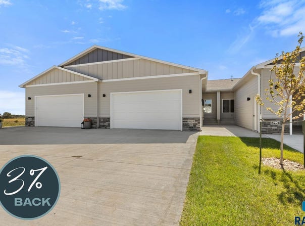 8103 E 44th St, Sioux Falls, SD 57110